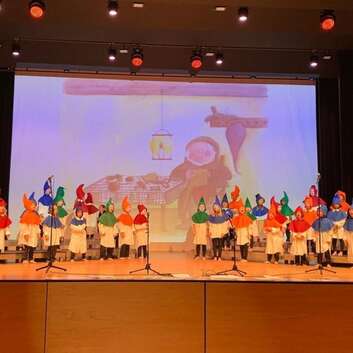 Unterägeris Kindergartenschülerinnen und -schüler unterstützen die Wunderlampe