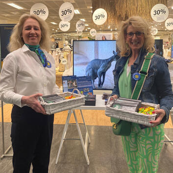 Coop City Kundinnen und Kunden in Zürich und Winterthur spenden für die Wunderlampe