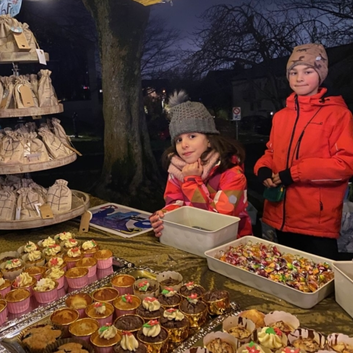 E542 Stiftung Wunderlampe_Schule Alpen Adventsmarkt_3