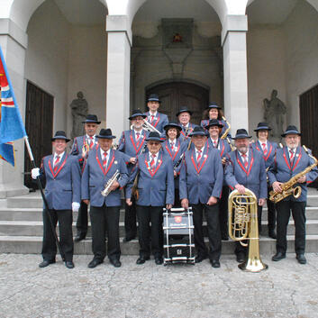 Zum Abschied der Musikgesellschaft Schmerikon eine grosse Spende für die Stiftung Wunderlampe