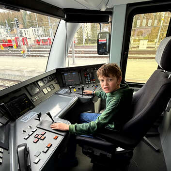 3370_Stiftung Wunderlampe_RhB-Lokomotive_3