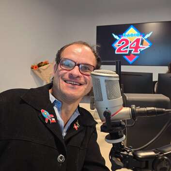 Viktor live dabei in der Radio 24 Kultsendung «Ufsteller»