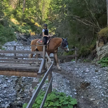 Flavia fühlt sich in Scuol in ihre Traumwelt Kanada versetzt