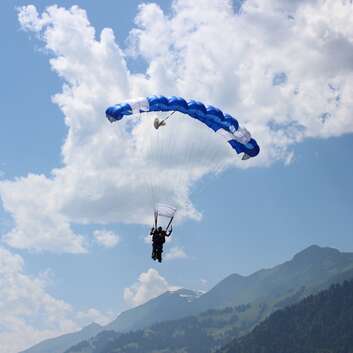 1056 Stiftung Wunderlampe_Tandemsprung_3