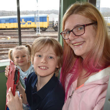 1999 Stiftung Wunderlampe_SBB_Roter Doppelpfeil_3