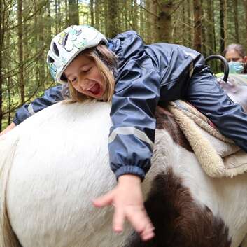 2577 Stiftung Wunderlampe_Ponyreiten_1