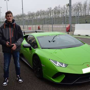 2701 Stiftung Wunderlampe_Lamborghini_3