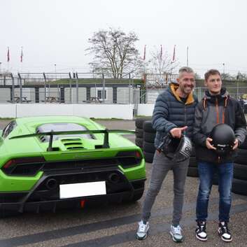 2701 Stiftung Wunderlampe_Lamborghini_1