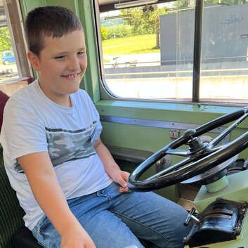 2730 Stiftung Wunderlampe_Roter Doppelpfeil_Churchill_1