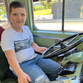 2730 Stiftung Wunderlampe_Roter Doppelpfeil_Churchill_2