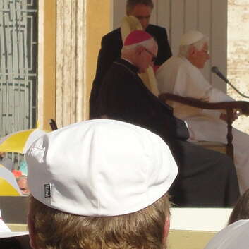 628 Stiftung Wunderlame_Papst_Rom_1