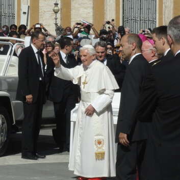 628 Stiftung Wunderlame_Papst_Rom_3